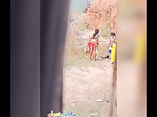 manisha bhabhi urinating concentrated webcam 25